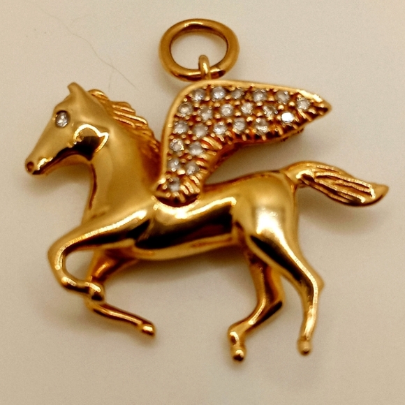 14K Gold & Diamond Vintage Pegasus Pendant .25 ctw. 13.55 grams - Picture 2 of 3